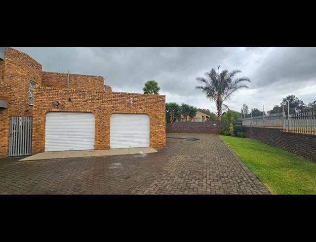 3 BEDROOM DUPLEX FOR SALE IN PETERSFIELD